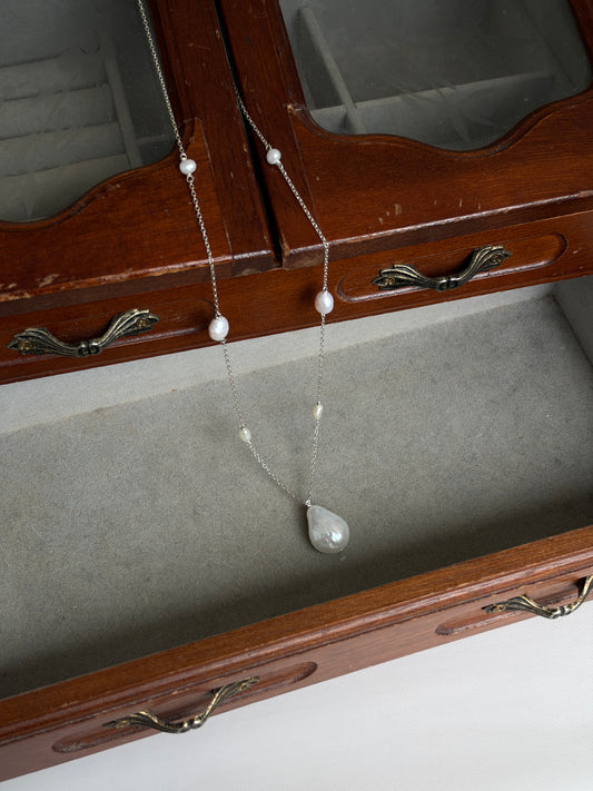 no 1048 / dewdrop