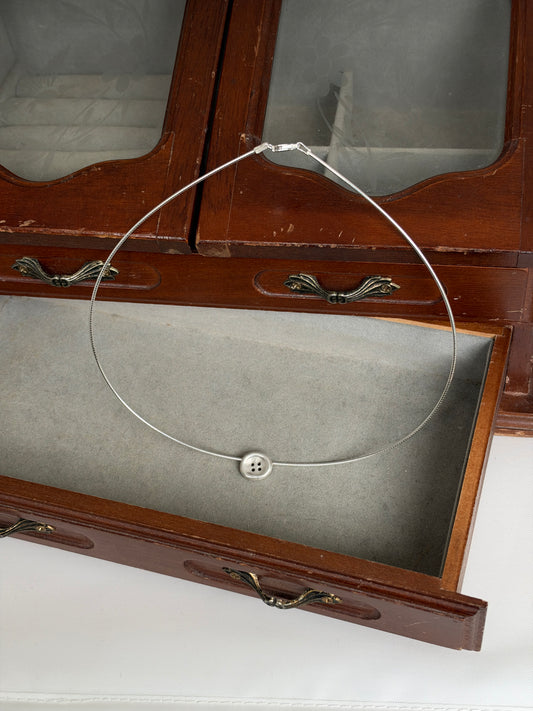 no 1046 / lost button